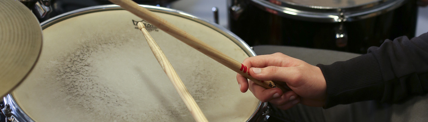 Adhérent de l'ECLA en atelier batterie